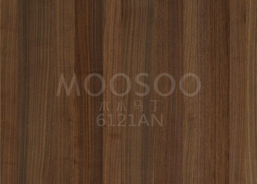 ブラックウォールナットのプレハブ・ウッドパネルでインテリアを引き立てる